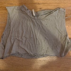 EMMA & SAM LF CROPPED MUSCLE TEE